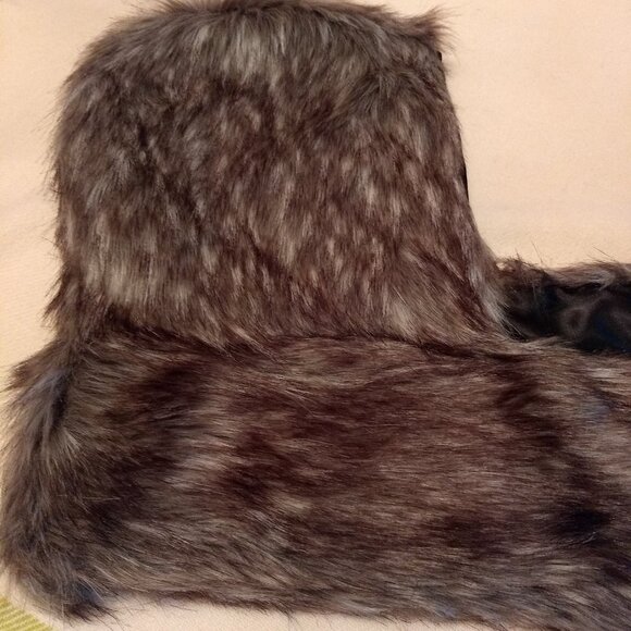 Icing Faux Fur Hood. - Picture 2 of 9